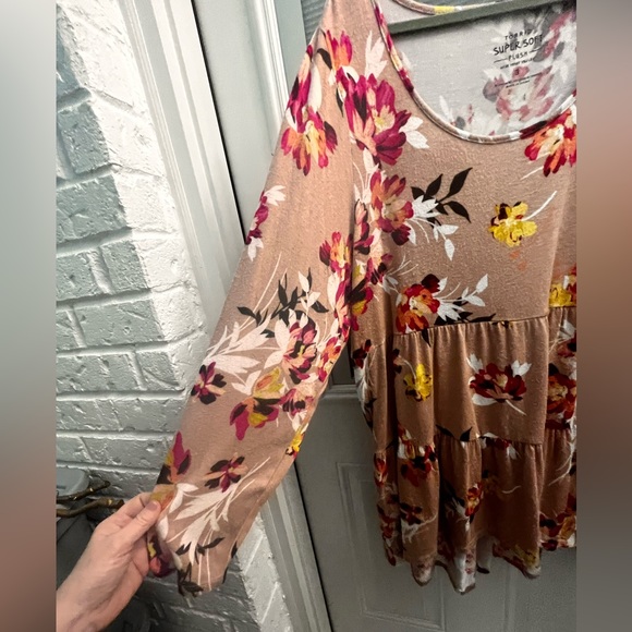 25% off listed price. Plus size super soft top.Wear with leggings.Good condition - Picture 2 of 3